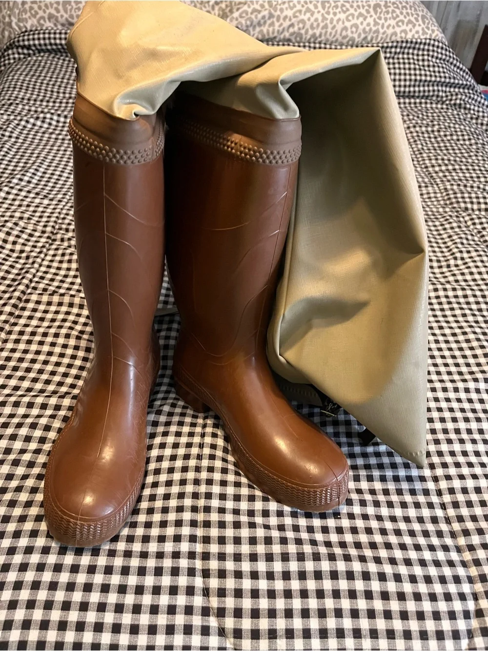 Tan/brown pvc hip waders 7M/9W